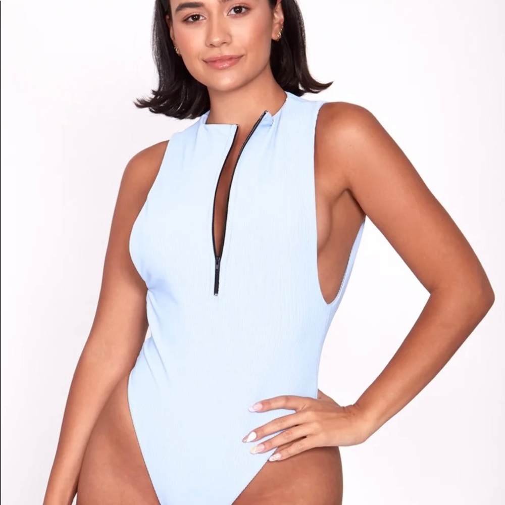 Selena Gomez swimsuit - Picture 6 of 7